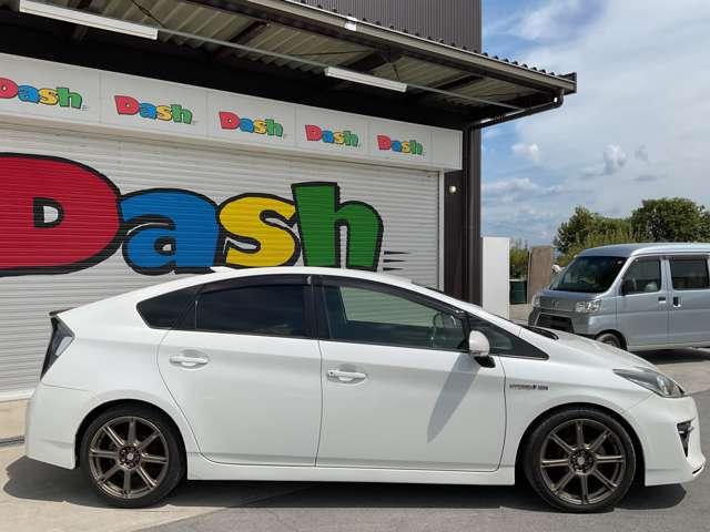 プリウス １．８　Ｓ　ツーリングセレクション　Ｇ’ｓ　自社　ローン　信用回復ローン　ディーラー純正ＨＤＤナビ　フルセグＴＶ　Ｂｌｕｅｔｏｏｔｈ　ステアリングリモコン　バックカメラ　ＥＴＣ　コムテックドライブレコーダー　１８インチアルミ　社外ウッドコンビハ（3枚目）