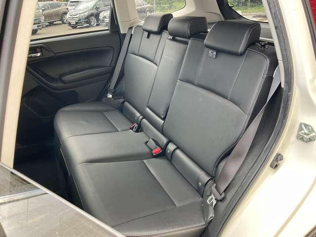 フォレスター ２．０ＸＴ　アイサイト　４ＷＤ　自社　ローン　信用回復ローン　　ナビ・フルセグＴＶ・Ｂｌｕｅｔｏｏｔｈ・バックカメラ・ＥＴＣ・パワーバックドア・アイサイト・車線逸脱警報・衝突軽減ブレーキ・誤発進抑制・フルレザーシート・電動シート・シ（20枚目）