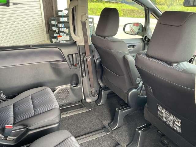 ノア Ｓｉ　自社　ローン　信用回復ローン　パナソニックＳＤナビ　フルセグＴＶ　ｂｌｕｅｔｏｏｔｈ（通話）　両側電動スライドドア　バックカメラ　ＥＴＣ　ＬＥＤオートライト　アイドリングストップ　オートリトラミラー（16枚目）