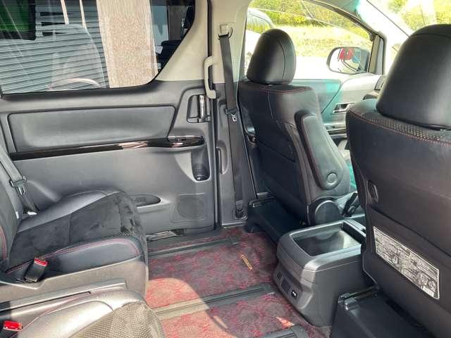 ヴェルファイア ２．４　Ｚ　ゴールデンアイズＩＩ　自社　ローン　信用回復ローン　純正８インチＨＤＤナビ・フルセグＴＶ・Ｂｌｕｅｔｏｏｔｈ・ＥＴＣ・バックカメラ・純正１８インチアルミ・両側パワースライドドア・前後クリアランスソナー・リアエアコ・ＨＩＤ（17枚目）