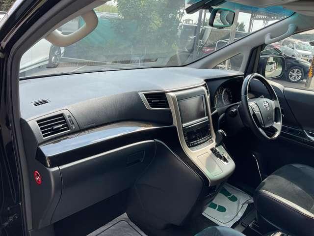 ヴェルファイア ２．４　Ｚ　ゴールデンアイズＩＩ　自社　ローン　信用回復ローン　純正８インチＨＤＤナビ・フルセグＴＶ・Ｂｌｕｅｔｏｏｔｈ・ＥＴＣ・バックカメラ・純正１８インチアルミ・両側パワースライドドア・前後クリアランスソナー・リアエアコ・ＨＩＤ（24枚目）