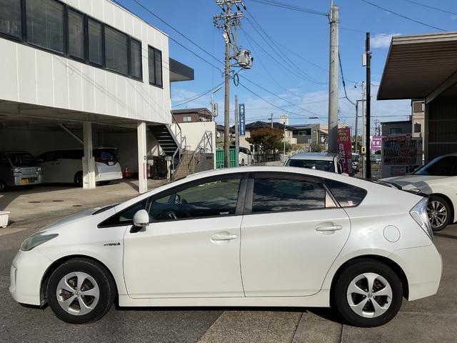 プリウス Ｓ　純正ＳＤナビ・ワンセグＴＶ・Ｂｌｕｅｔｏｏｔｈ・バックカメラ・ＥＴＣ・ＨＩＤライト・ステアリングリモコン・純正アルミホイール（7枚目）