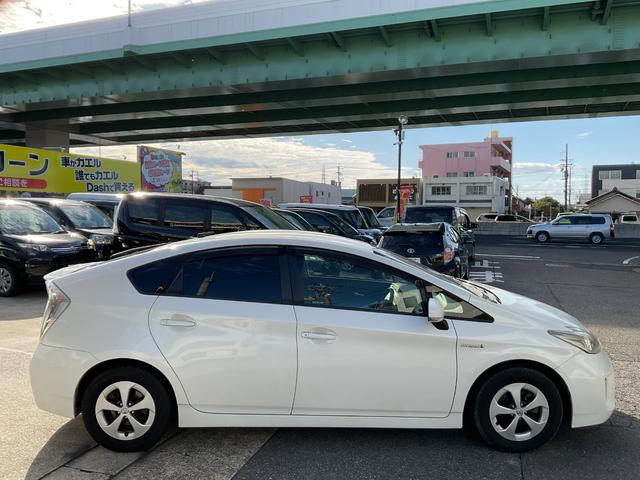 プリウス Ｓ　純正ＳＤナビ・ワンセグＴＶ・Ｂｌｕｅｔｏｏｔｈ・バックカメラ・ＥＴＣ・ＨＩＤライト・ステアリングリモコン・純正アルミホイール（12枚目）