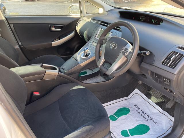 プリウス Ｓ　純正ＳＤナビ・ワンセグＴＶ・Ｂｌｕｅｔｏｏｔｈ・バックカメラ・ＥＴＣ・ＨＩＤライト・ステアリングリモコン・純正アルミホイール（13枚目）