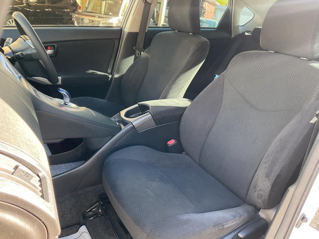 プリウス Ｓ　純正ＳＤナビ・ワンセグＴＶ・Ｂｌｕｅｔｏｏｔｈ・バックカメラ・ＥＴＣ・ＨＩＤライト・ステアリングリモコン・純正アルミホイール（16枚目）