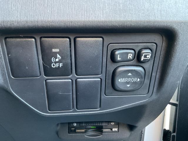 プリウス Ｓ　純正ＳＤナビ・ワンセグＴＶ・Ｂｌｕｅｔｏｏｔｈ・バックカメラ・ＥＴＣ・ＨＩＤライト・ステアリングリモコン・純正アルミホイール（33枚目）