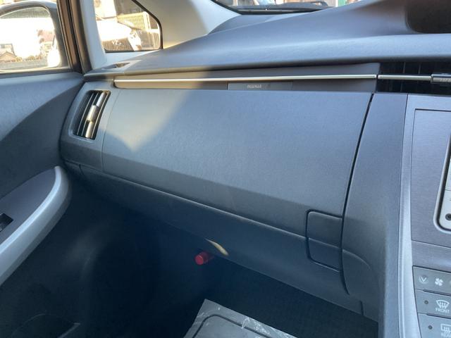 プリウス Ｓ　純正ＳＤナビ・ワンセグＴＶ・Ｂｌｕｅｔｏｏｔｈ・バックカメラ・ＥＴＣ・ＨＩＤライト・ステアリングリモコン・純正アルミホイール（37枚目）