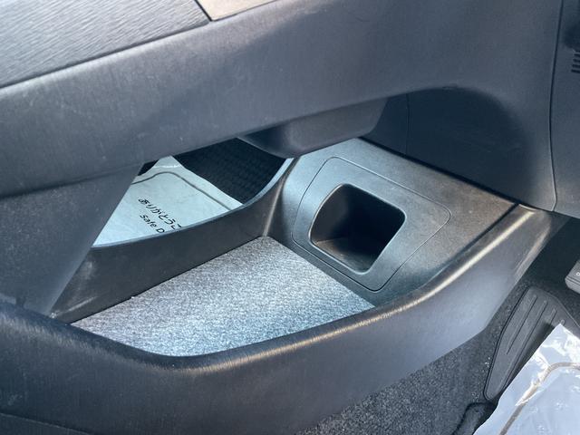 プリウス Ｓ　純正ＳＤナビ・ワンセグＴＶ・Ｂｌｕｅｔｏｏｔｈ・バックカメラ・ＥＴＣ・ＨＩＤライト・ステアリングリモコン・純正アルミホイール（43枚目）