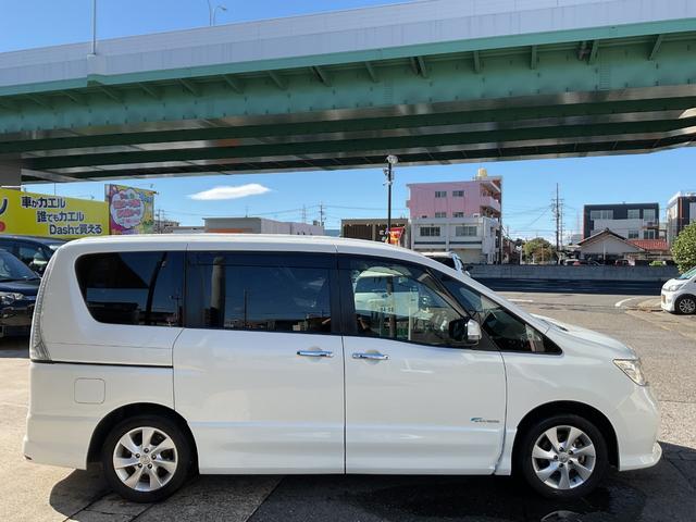 セレナ ハイウェイスター　Ｓ－ハイブリッド　純正メモリーナビ・ＴＶ・ＤＶＤ・バックカメラ・ＥＴＣ・純正アルミホイール・両側電動スライドドア・アイドリングストップ・オートライト・フォグランプ・プッシュスタート・ドアバイザー（12枚目）