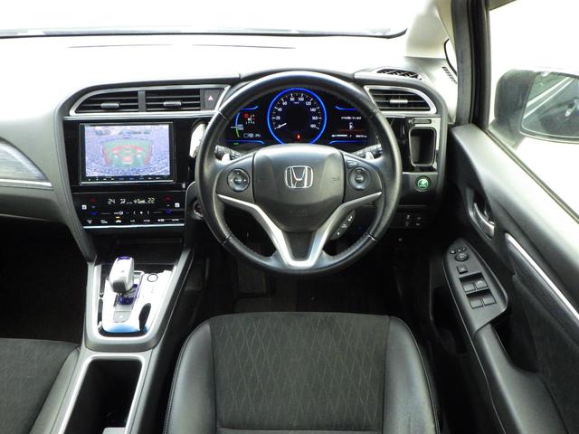 シャトル ハイブリッドZ ETC バックカメラ TV オートクルーズコントロール 衝突被害軽減システム アルミホイール LEDヘッドランプ スマートキー 電動格納ミラー シートヒーター AT 盗難防止システム 衝突安全ボディ(3枚目)