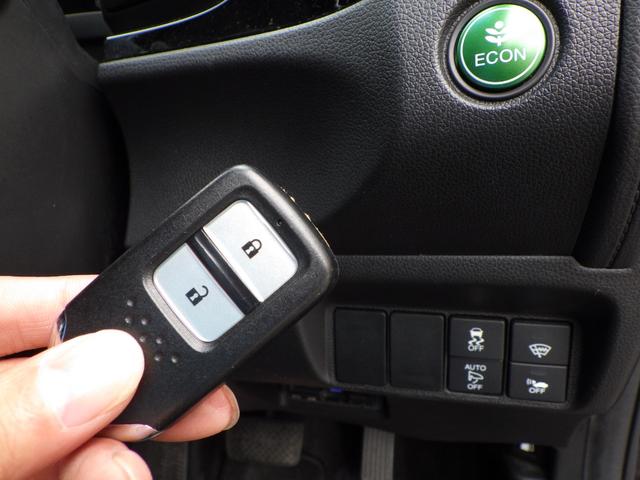 シャトル ハイブリッドZ ETC バックカメラ TV オートクルーズコントロール 衝突被害軽減システム アルミホイール LEDヘッドランプ スマートキー 電動格納ミラー シートヒーター AT 盗難防止システム 衝突安全ボディ(11枚目)