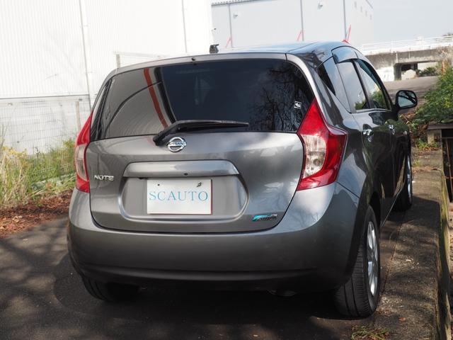 アラウンドビュー×バックカメラ　リアフィルム付き　紫外線９９％カット　エアコン＆暖房の効きが違います！　フィルム貼ってるとあおられにくいですよ！