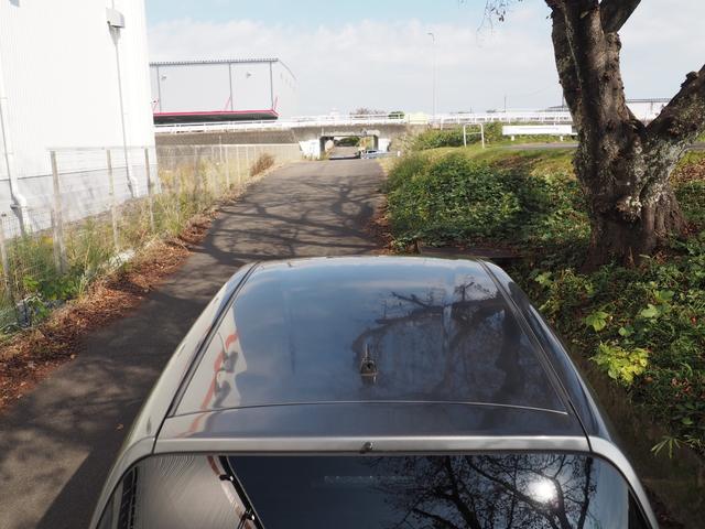 よくありがちなルーフのあせ　クリアハゲもなく、艶ありで綺麗です（＾＾♪　今だけ！車検なくても！下取り１２万円〜とれます（＾＾♪