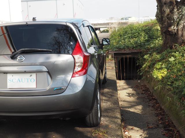 全方位カメラ＋バックカメラ　リアフィルム付き　紫外線９９％カット　エアコン＆暖房の効きが違います！　フィルム貼ってるとあおられにくいですよ！