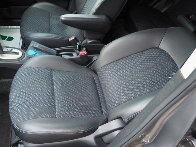 メダリスト専用の高級ハーフレザーシートが質感もよくて、すばらしい（＾＾♪青ステッチもおしゃれ　さすが日産の本気グレードメダリスト☆