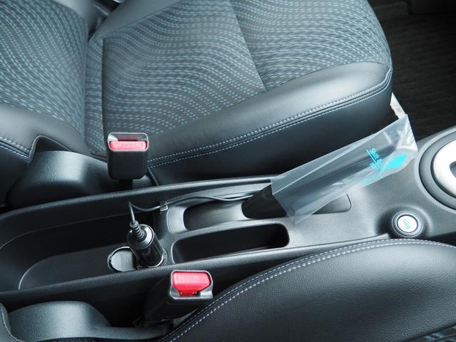 メダリスト専用のアームレスもあります！長時間も運転快適◎　小物入れもあるのうれしい