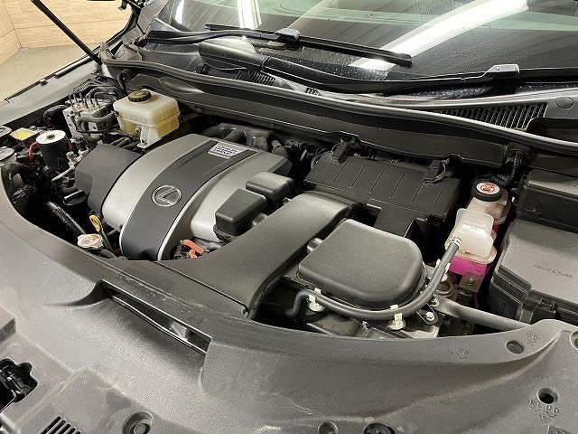 ＲＸ４５０ｈ　“Ｆ　ＳＰＯＲＴ”　純正１２．３インチＳＤナビ　サンルーフ　全周囲カメラ　ブラインドスポットモニター　レーダークルーズコントロール　シートヒーター　オートマチックハイビーム　電動リアゲート　ヘッドアップディスプレイ(15枚目)