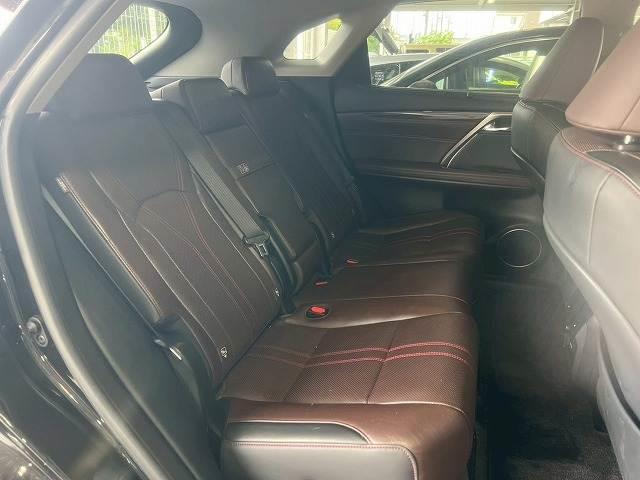 ＲＸ ＲＸ４５０ｈ　バージョンＬ　茶革シート／ＢＳＭ／パワーバックドア／レーダークルーズ／シートヒーター／シートクーラー／純正ナビＴＶ／パワーシート／シートメモリー／ＡＣ１００Ｖ／後席電動シート／後席シートヒーター／ＨＵＤ／ＥＴＣ（10枚目）