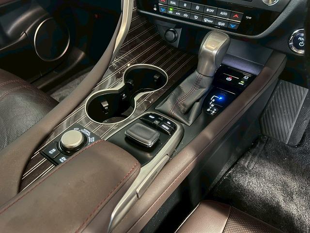 ＲＸ ＲＸ４５０ｈ　バージョンＬ　茶革シート／ＢＳＭ／パワーバックドア／レーダークルーズ／シートヒーター／シートクーラー／純正ナビＴＶ／パワーシート／シートメモリー／ＡＣ１００Ｖ／後席電動シート／後席シートヒーター／ＨＵＤ／ＥＴＣ（25枚目）