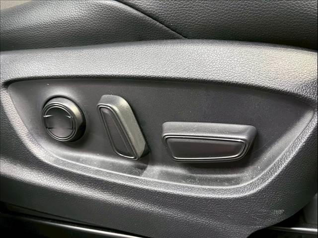 カローラクロス ハイブリッド Z ワンオーナー/ナビ/バックカメラ/レーダークルーズ/BSM/シートヒーター/パワーシート/ETC/パワーバックドア/ディスプレイオーディオ/ハーフレザー/前後ドライブレコーダー/Bluetooth(8枚目)