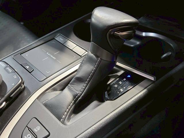 LEXUS UX UX200 VERSION C
