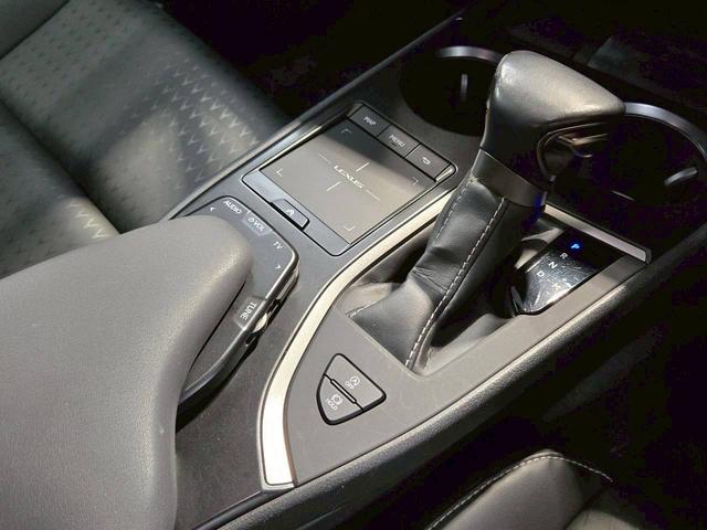 LEXUS UX UX200 VERSION C