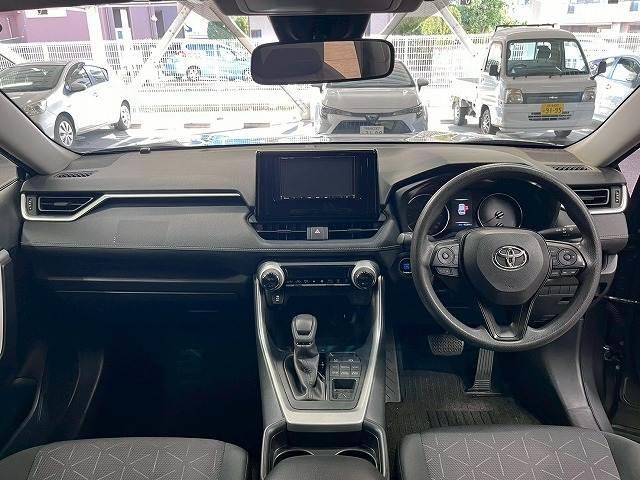 ＲＡＶ４ Ｘ　ナビ／バックカメラ／レーダークルーズコントロール／ＥＴＣ／衝突軽減ブレーキ／レーンディパーチャーアラート／ＵＳＢ端子／１７インチアルミ／Ｂｌｕｅｔｏｏｔｈ再生／電子パーキングブレーキ／スマートキー／（2枚目）