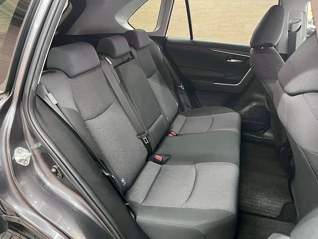 ＲＡＶ４ Ｘ　ナビ／バックカメラ／レーダークルーズコントロール／ＥＴＣ／衝突軽減ブレーキ／レーンディパーチャーアラート／ＵＳＢ端子／１７インチアルミ／Ｂｌｕｅｔｏｏｔｈ再生／電子パーキングブレーキ／スマートキー／（10枚目）