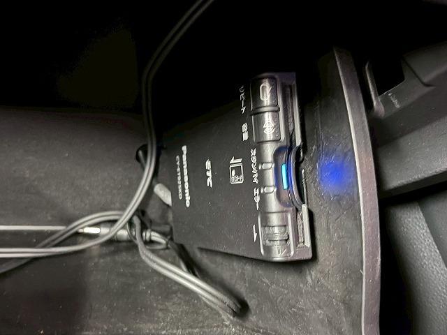 ＲＡＶ４ Ｘ　ナビ／バックカメラ／レーダークルーズコントロール／ＥＴＣ／衝突軽減ブレーキ／レーンディパーチャーアラート／ＵＳＢ端子／１７インチアルミ／Ｂｌｕｅｔｏｏｔｈ再生／電子パーキングブレーキ／スマートキー／（32枚目）