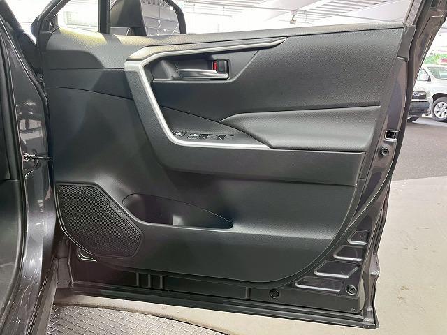 ＲＡＶ４ Ｘ　ナビ／バックカメラ／レーダークルーズコントロール／ＥＴＣ／衝突軽減ブレーキ／レーンディパーチャーアラート／ＵＳＢ端子／１７インチアルミ／Ｂｌｕｅｔｏｏｔｈ再生／電子パーキングブレーキ／スマートキー／（48枚目）