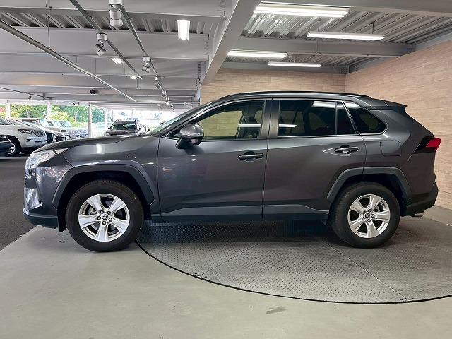 ＲＡＶ４ Ｘ　ナビ／バックカメラ／レーダークルーズコントロール／ＥＴＣ／衝突軽減ブレーキ／レーンディパーチャーアラート／ＵＳＢ端子／１７インチアルミ／Ｂｌｕｅｔｏｏｔｈ再生／電子パーキングブレーキ／スマートキー／（62枚目）