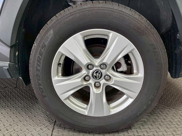 ＲＡＶ４ Ｘ　ナビ／バックカメラ／レーダークルーズコントロール／ＥＴＣ／衝突軽減ブレーキ／レーンディパーチャーアラート／ＵＳＢ端子／１７インチアルミ／Ｂｌｕｅｔｏｏｔｈ再生／電子パーキングブレーキ／スマートキー／（76枚目）