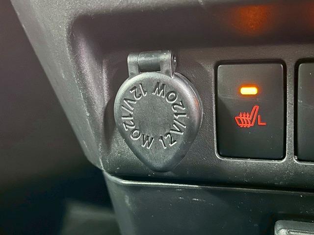 ルーミー カスタムＧ　全周囲カメラ／両側電動スライドドア／シートヒーター／純正ナビ／フルセグ／衝突軽減ブレーキ／レーダークルーズコントロール／前後ドラレコ／コーナーセンサー／Ｂｌｕｅｔｏｏｔｈ再生／レーンディパーチャー（32枚目）