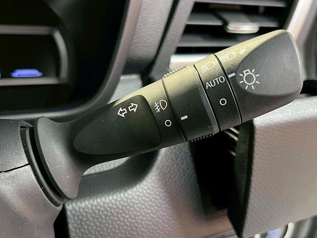 ルーミー カスタムＧ　全周囲カメラ／両側電動スライドドア／シートヒーター／純正ナビ／フルセグ／衝突軽減ブレーキ／レーダークルーズコントロール／前後ドラレコ／コーナーセンサー／Ｂｌｕｅｔｏｏｔｈ再生／レーンディパーチャー（42枚目）