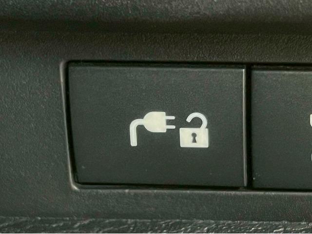 アウトランダーPHEV P ワンオーナー/BOSE/レザーシート/全周囲カメラ/スマホ連動ナビTV/マイパイロット/本革シート/前後シートヒーター/メモリ付パワーシート/電気温水式ヒーター/リフレッシュ機能付シート/AC100V(48枚目)