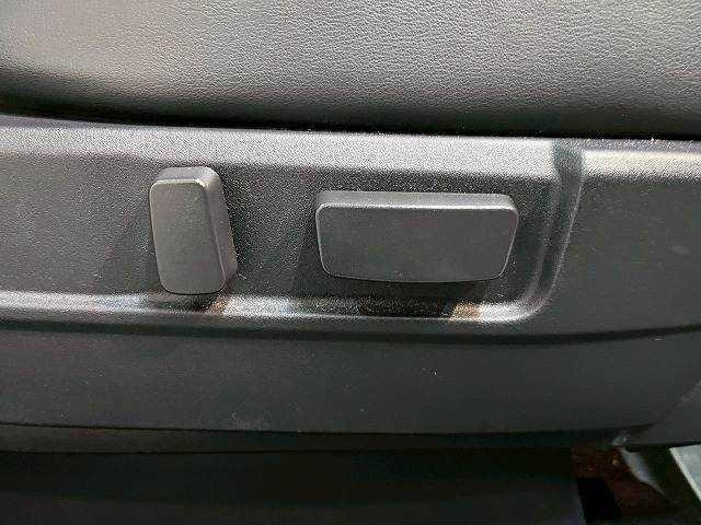 アウトランダーPHEV Gプレミアムパッケージ 全周囲/BSM/パドルシフト/シートヒーター/ナビ/クルーズコントロール/18インチアルミ/ETC/パワーシート/レザーシート/AC100V/フルセグ/衝突軽減ブレーキ/レーンディパーチャーアラート(7枚目)