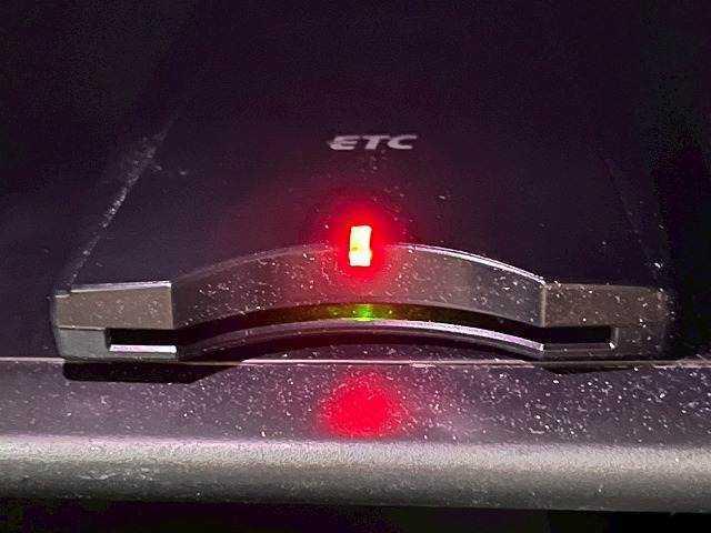 アウトランダーPHEV Gプレミアムパッケージ 全周囲/BSM/パドルシフト/シートヒーター/ナビ/クルーズコントロール/18インチアルミ/ETC/パワーシート/レザーシート/AC100V/フルセグ/衝突軽減ブレーキ/レーンディパーチャーアラート(16枚目)