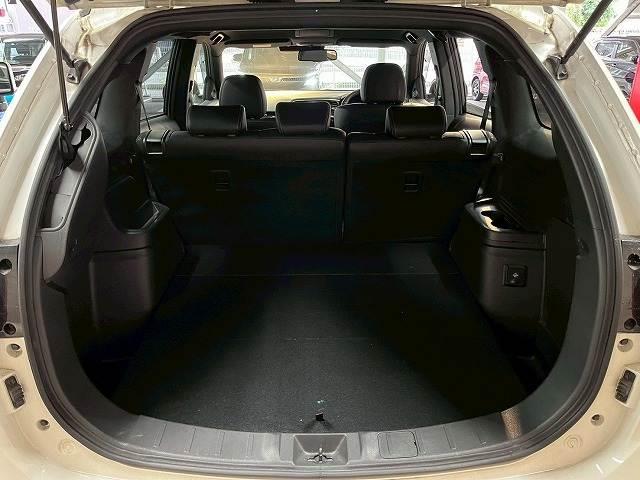 アウトランダーPHEV Gプレミアムパッケージ 全周囲/BSM/パドルシフト/シートヒーター/ナビ/クルーズコントロール/18インチアルミ/ETC/パワーシート/レザーシート/AC100V/フルセグ/衝突軽減ブレーキ/レーンディパーチャーアラート(20枚目)