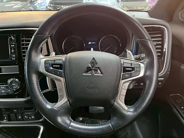 アウトランダーPHEV Gプレミアムパッケージ 全周囲/BSM/パドルシフト/シートヒーター/ナビ/クルーズコントロール/18インチアルミ/ETC/パワーシート/レザーシート/AC100V/フルセグ/衝突軽減ブレーキ/レーンディパーチャーアラート(21枚目)