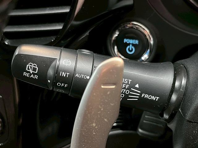 アウトランダーPHEV Gプレミアムパッケージ 全周囲/BSM/パドルシフト/シートヒーター/ナビ/クルーズコントロール/18インチアルミ/ETC/パワーシート/レザーシート/AC100V/フルセグ/衝突軽減ブレーキ/レーンディパーチャーアラート(32枚目)