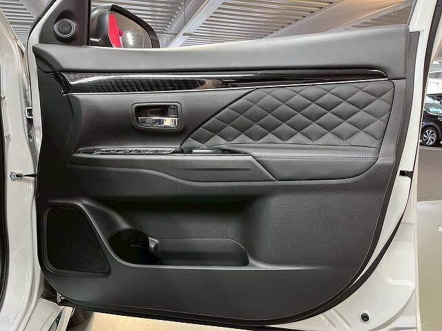 アウトランダーPHEV Gプレミアムパッケージ 全周囲/BSM/パドルシフト/シートヒーター/ナビ/クルーズコントロール/18インチアルミ/ETC/パワーシート/レザーシート/AC100V/フルセグ/衝突軽減ブレーキ/レーンディパーチャーアラート(55枚目)