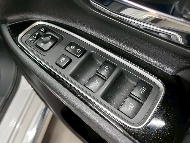 アウトランダーPHEV Gプレミアムパッケージ 全周囲/BSM/パドルシフト/シートヒーター/ナビ/クルーズコントロール/18インチアルミ/ETC/パワーシート/レザーシート/AC100V/フルセグ/衝突軽減ブレーキ/レーンディパーチャーアラート(60枚目)