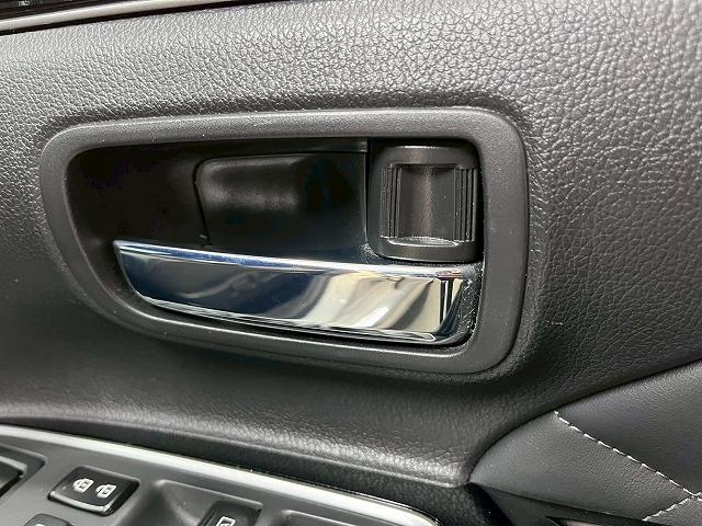 アウトランダーPHEV Gプレミアムパッケージ 全周囲/BSM/パドルシフト/シートヒーター/ナビ/クルーズコントロール/18インチアルミ/ETC/パワーシート/レザーシート/AC100V/フルセグ/衝突軽減ブレーキ/レーンディパーチャーアラート(61枚目)