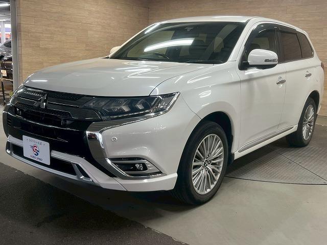 アウトランダーPHEV Gプレミアムパッケージ 全周囲/BSM/パドルシフト/シートヒーター/ナビ/クルーズコントロール/18インチアルミ/ETC/パワーシート/レザーシート/AC100V/フルセグ/衝突軽減ブレーキ/レーンディパーチャーアラート(69枚目)