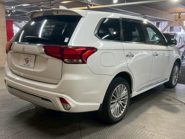 アウトランダーPHEV Gプレミアムパッケージ 全周囲/BSM/パドルシフト/シートヒーター/ナビ/クルーズコントロール/18インチアルミ/ETC/パワーシート/レザーシート/AC100V/フルセグ/衝突軽減ブレーキ/レーンディパーチャーアラート(72枚目)