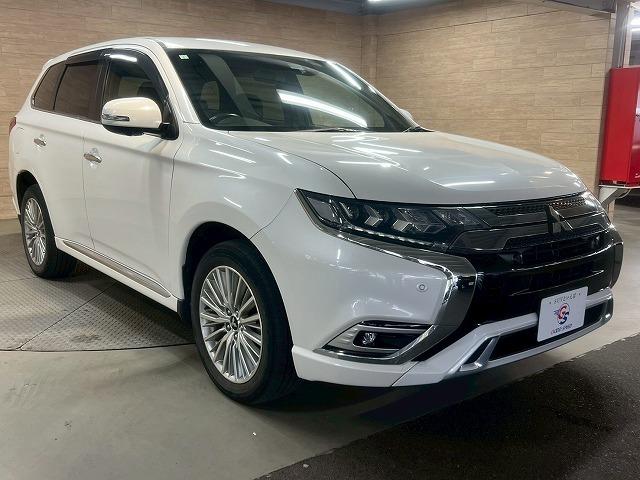 アウトランダーPHEV Gプレミアムパッケージ 全周囲/BSM/パドルシフト/シートヒーター/ナビ/クルーズコントロール/18インチアルミ/ETC/パワーシート/レザーシート/AC100V/フルセグ/衝突軽減ブレーキ/レーンディパーチャーアラート(73枚目)
