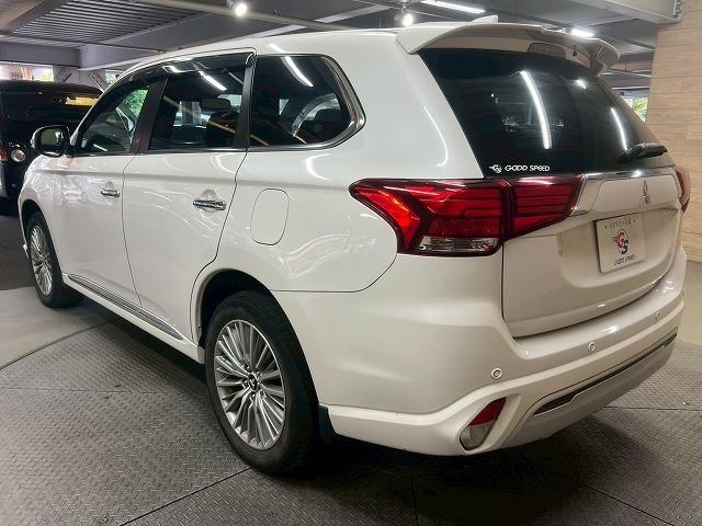 アウトランダーPHEV Gプレミアムパッケージ 全周囲/BSM/パドルシフト/シートヒーター/ナビ/クルーズコントロール/18インチアルミ/ETC/パワーシート/レザーシート/AC100V/フルセグ/衝突軽減ブレーキ/レーンディパーチャーアラート(76枚目)