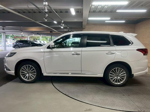 アウトランダーPHEV Gプレミアムパッケージ 全周囲/BSM/パドルシフト/シートヒーター/ナビ/クルーズコントロール/18インチアルミ/ETC/パワーシート/レザーシート/AC100V/フルセグ/衝突軽減ブレーキ/レーンディパーチャーアラート(77枚目)