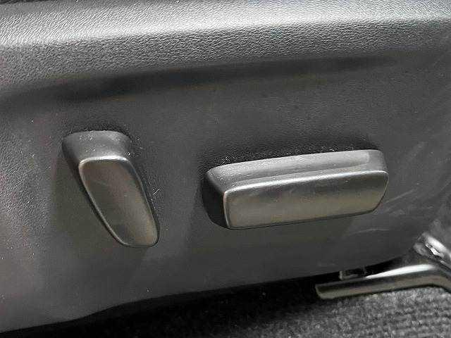 ハイラックス Z GRスポーツ ハードトノカバー/全周囲カメラ/パドルシフト/ETC/レーダークルーズ/パワーシート/18インチアルミ/純正ディスプレイオーディオ/ナビ/Bluetooth/LEDヘッドライト/クリアランスソナー/(6枚目)