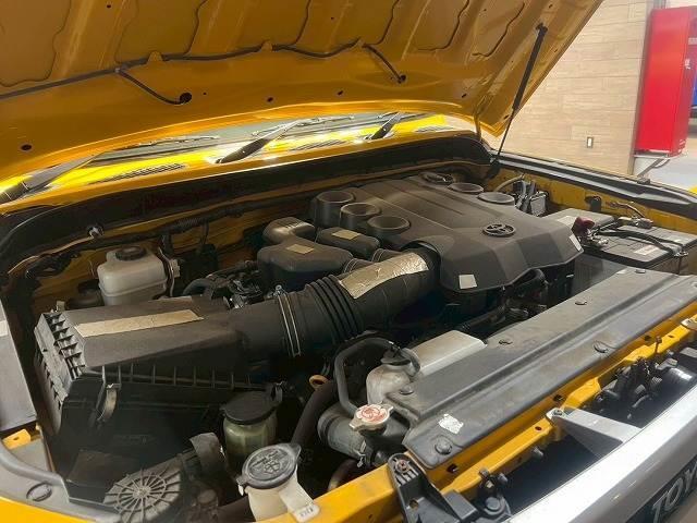 ＦＪクルーザー オフロードパッケージ　クルーズコントロール／ＥＴＣ／バックソナー／マニュアルエアコン／スペアタイヤ／サイドステップ／ナビ（11枚目）